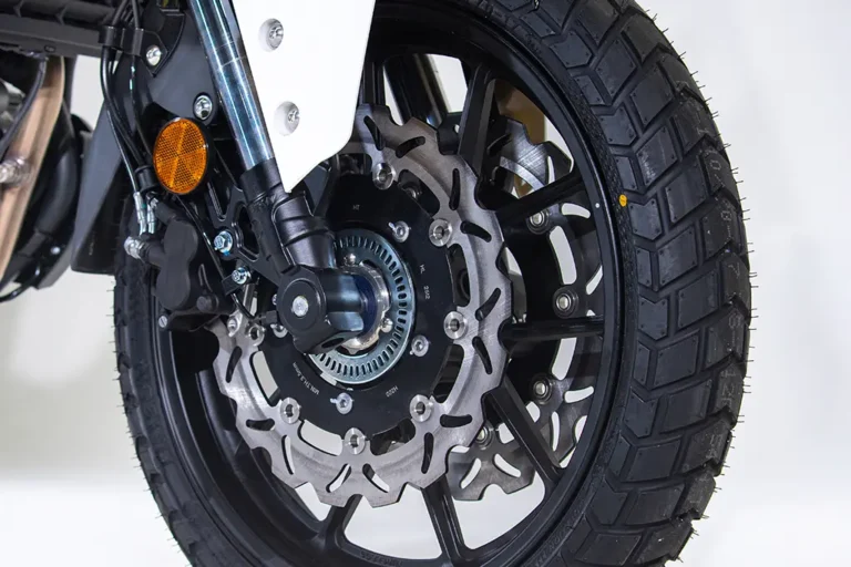 SBM-400ss-Rodas-e-Freios-2-768x512.webp